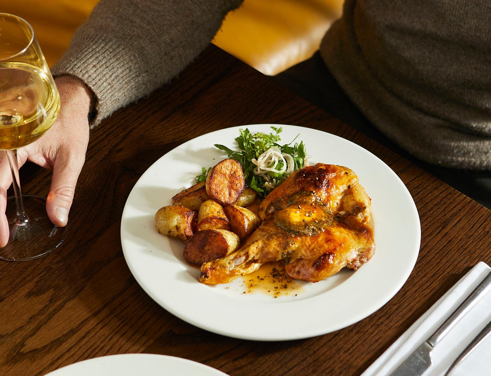 For a relaxed breakfast, long lunches and special dinners